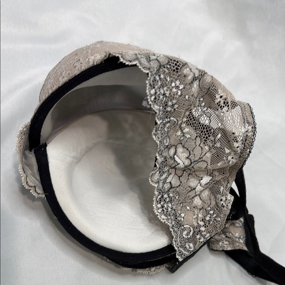 Victoria’s Secret, Dream Angels, Lace Underwire Bra - Cream & Black, 36DD - Picture 13 of 16